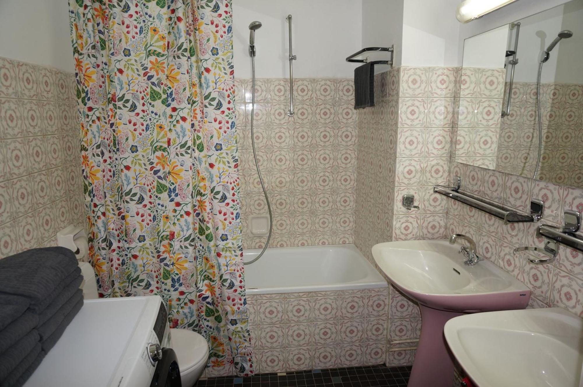 Belga Apartment 3 Bedrooms. アントウェルペン エクステリア 写真