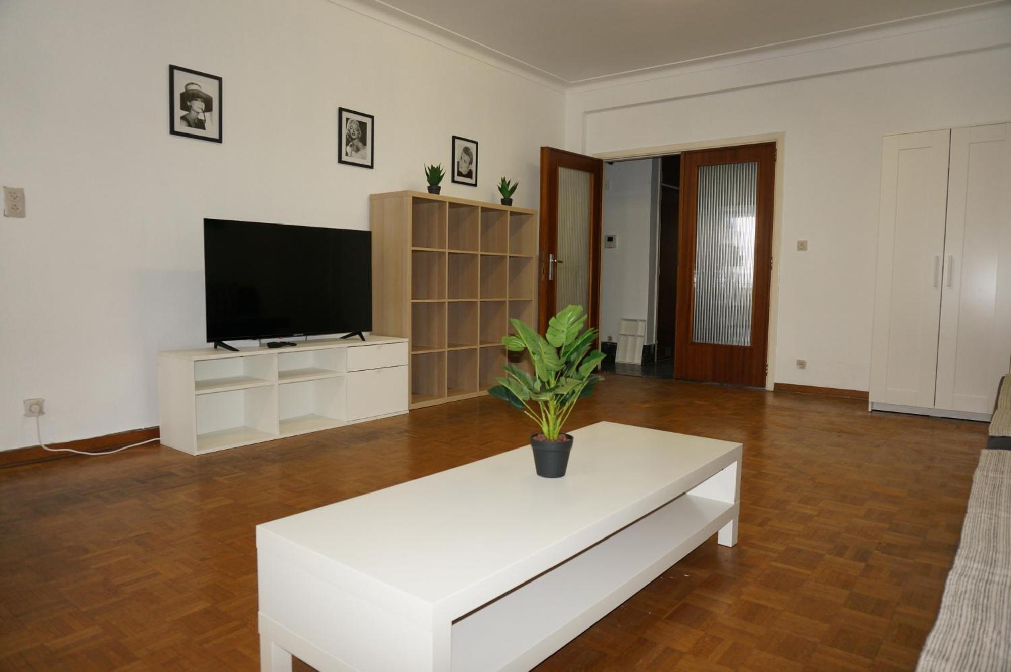 Belga Apartment 3 Bedrooms. アントウェルペン エクステリア 写真