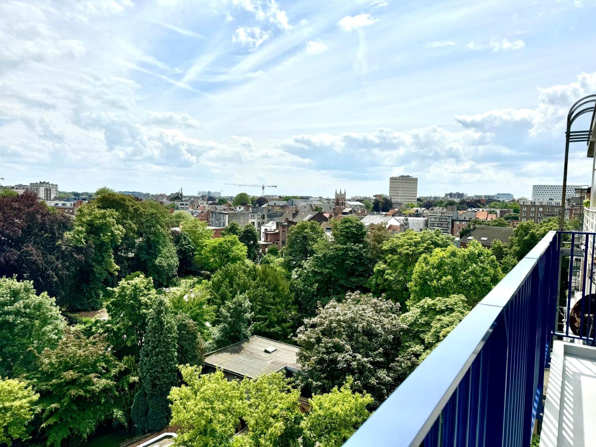Belga Apartment 3 Bedrooms. アントウェルペン エクステリア 写真